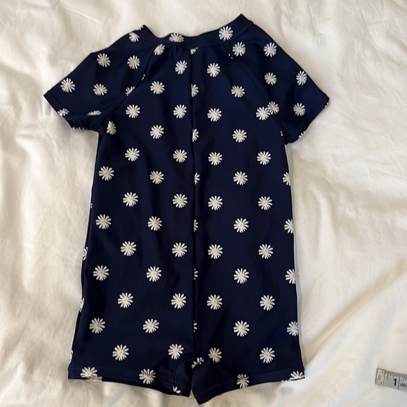 Old navy swimsuit, 3T - Picture 6 of 6